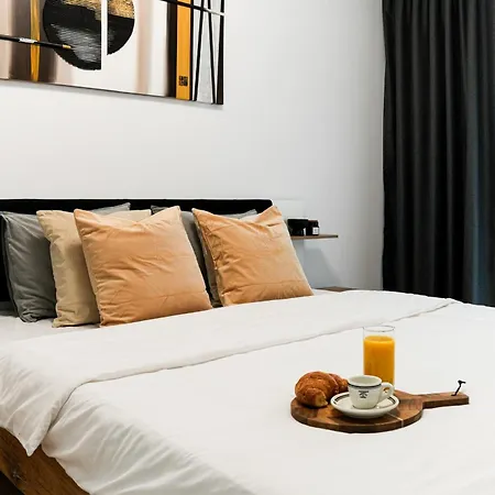 Sandra - Park-view With Balcony & Parking