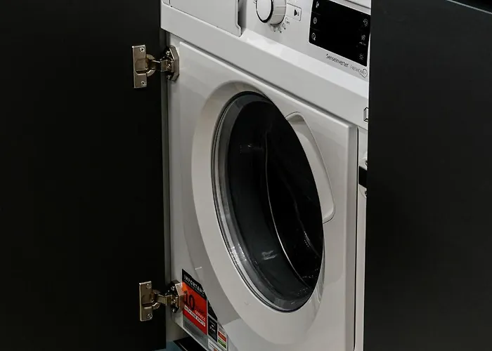 Sandra - Park-view With Balcony & Parking