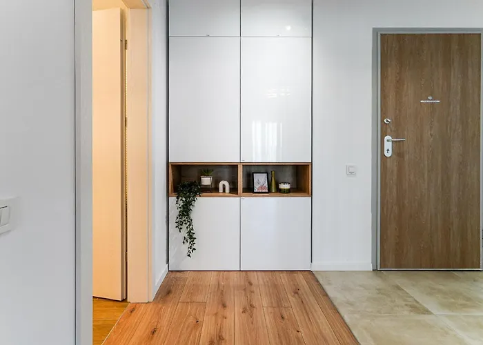 Sandra - Park-view With Balcony & Parking *