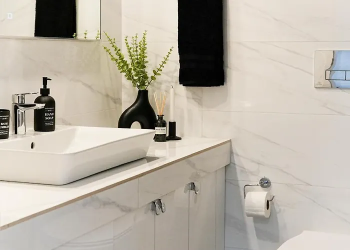 Sandra - Park-view With Balcony & Parking