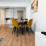 Sandra - Park-view With Balcony & Parking * Bukarest