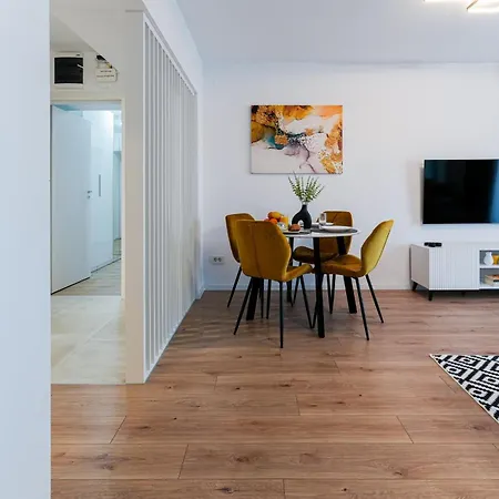 Sandra - Park-view With Balcony & Parking * Bucharest