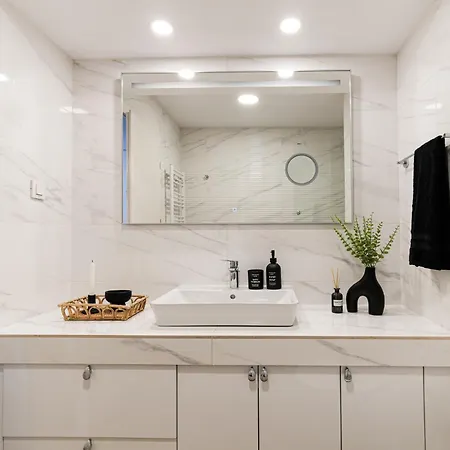 Sandra - Park-view With Balcony & Parking Apartman *