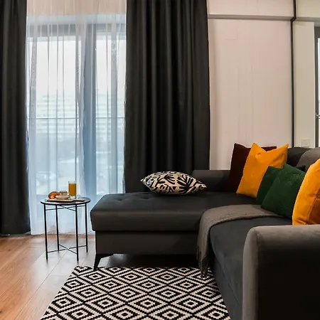 Apartment Sandra - Park-view With Balcony & Parking *