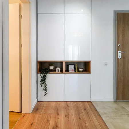 Sandra - Park-view With Balcony & Parking *