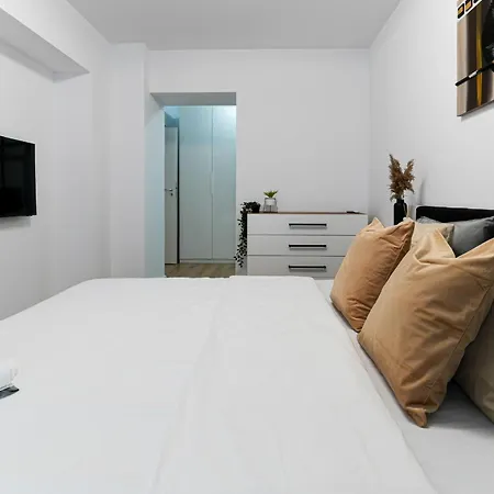 Apartment Sandra - Park-view With Balcony & Parking *