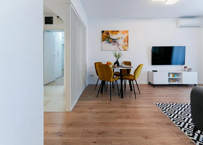 Sandra - Park-view With Balcony & Parking * Bucharest