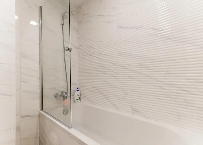 Apartman Sandra - Park-view With Balcony & Parking *