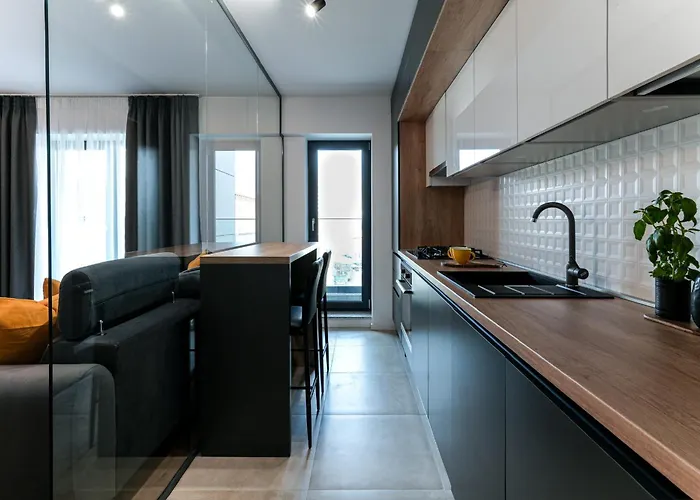 Sandra - Park-view With Balcony & Parking アパート