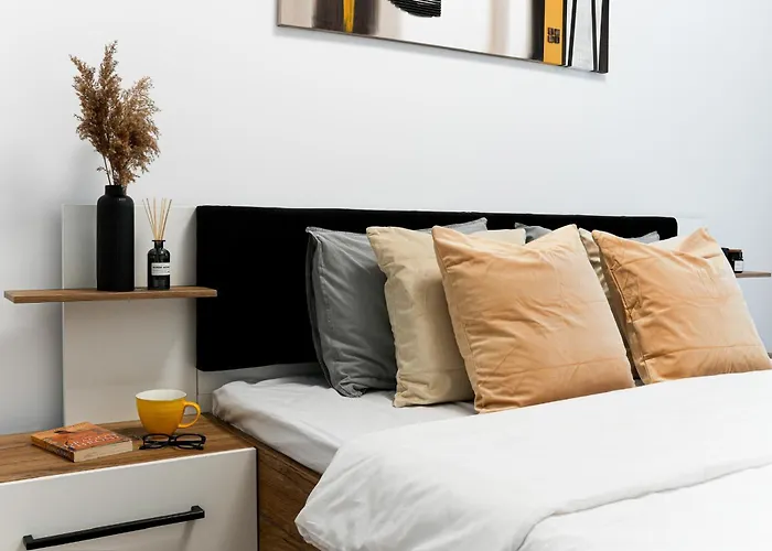 Sandra - Park-view With Balcony & Parking *