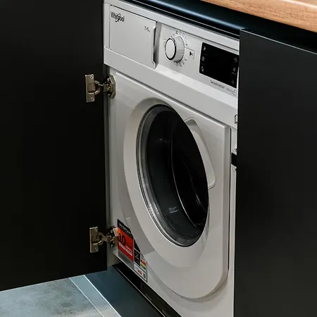 Sandra - Park-view With Balcony & Parking