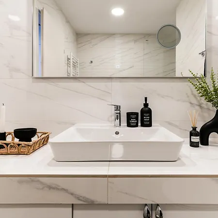 Apartmán Sandra - Park-view With Balcony & Parking