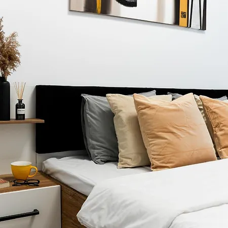 Sandra - Park-view With Balcony & Parking *