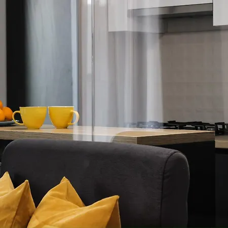 Sandra - Park-view With Balcony & Parking *