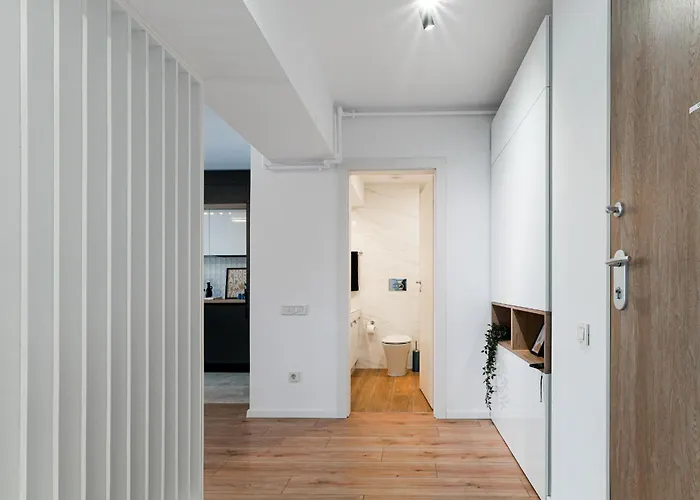 Sandra - Park-view With Balcony & Parking