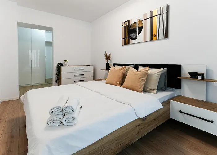 Sandra - Park-view With Balcony & Parking * Bucareste