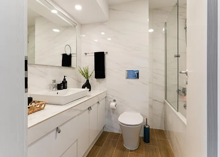 Sandra - Park-view With Balcony & Parking